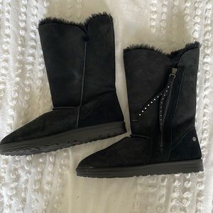 Abeo sheepskin lined zip up boots size 9